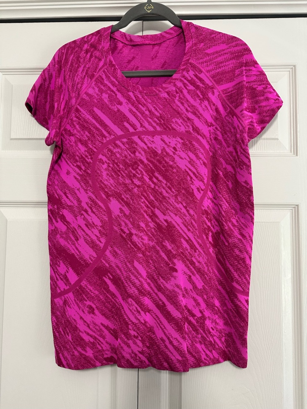 Lululemon Swiftly Tech Short Sleeve 2.0 Shirt Hip Length‎ in Fuchsia Size 14 EUC